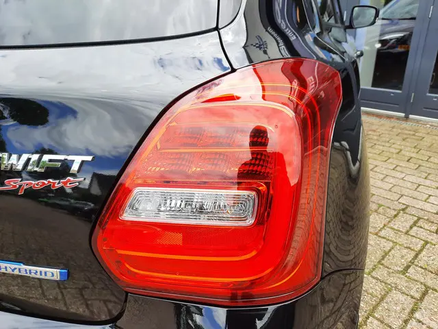Suzuki Swift 1.4 Sport Smart Hybrid 2021 Benzine 25