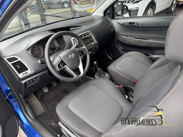 Hyundai i20 1.2i First Edition / APK 10-2026 2013 Benzine 17