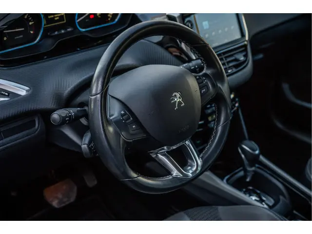 Peugeot 2008 1.2 PureTech Allure 2019 Benzine 38