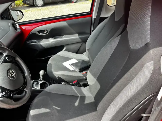 Toyota Aygo 1.0 VVT-i x 2017 Benzine 10