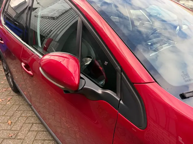 Peugeot 2008 1.2 PureTech Allure 2019 Benzine 25