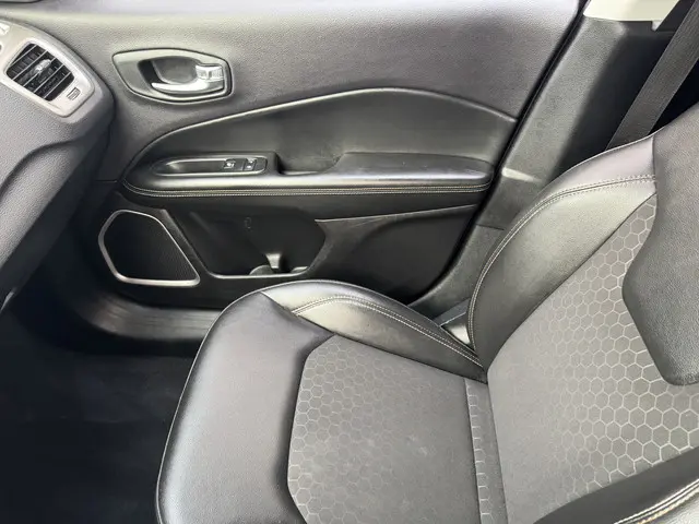 Jeep Compass 1.4 MultiAir Longitude 2018 Benzine 23