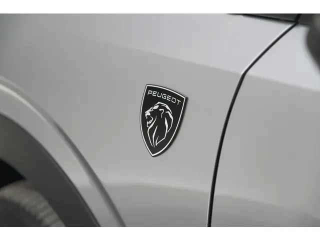 Peugeot 5008 HYbrid 145 e-DCS6 GT 2025 Hybride Benzine 16
