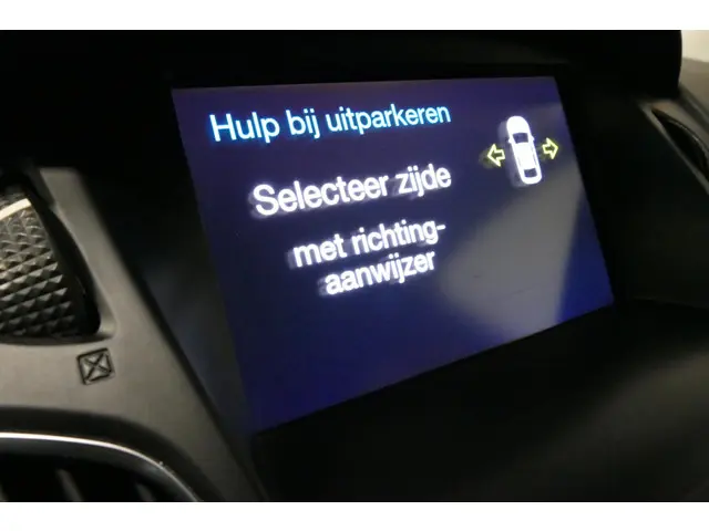 Ford Focus 1.5 Red Edition 2016 Benzine 12