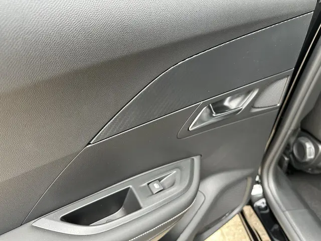 Peugeot 2008 1.2 Turbo 100 PK Allure 2024 Benzine 30