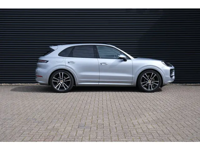 Porsche Cayenne 3.0 E-Hybrid 2023 Hybride Benzine 6