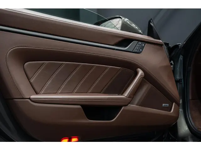 Porsche 911 Cabrio 3.0 Carrera GTS 2022 Benzine 36