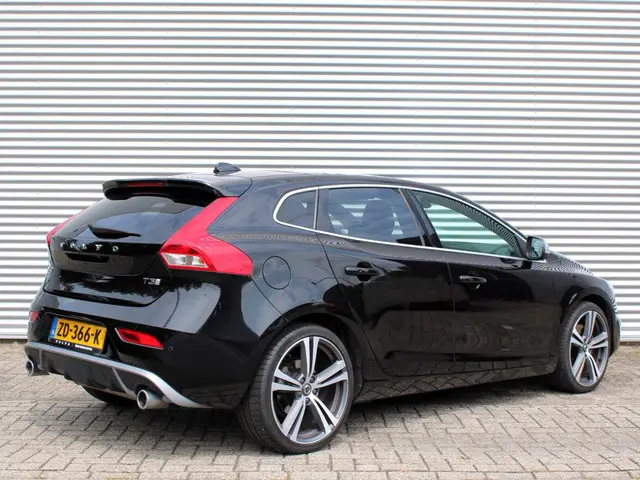 Volvo V40 T3 Automaat Polar+ Sport R-Design 2019 Benzine 2