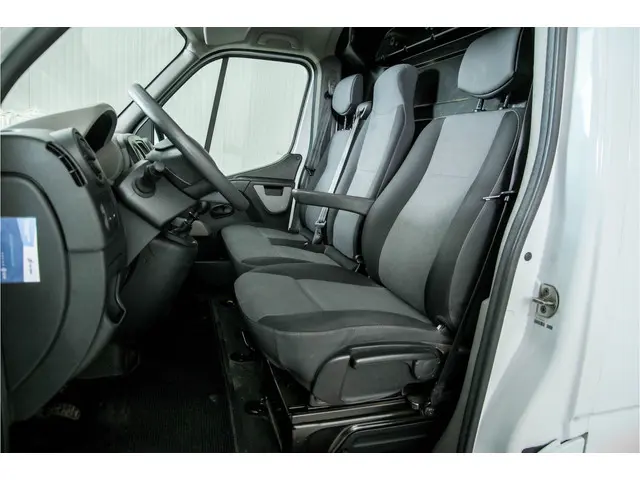 Renault Master T35 2.3 dCi L2H2 2018 Diesel 12