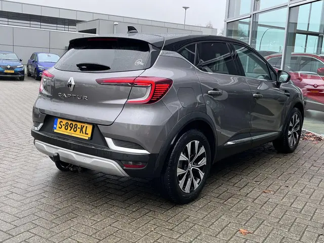 Renault Captur 1.3 mild hybrid 140 techno 2023 Benzine 2
