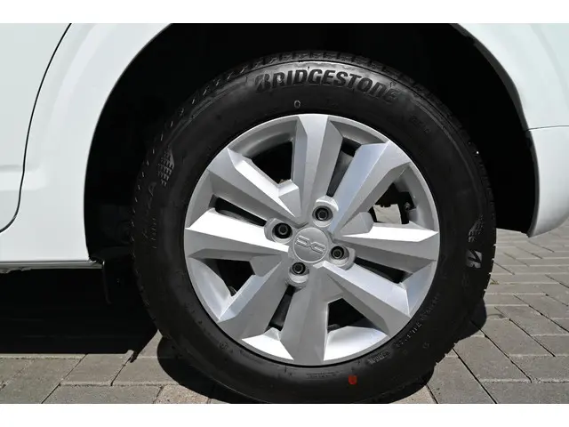 Dacia Sandero 1.0 TCe 90 Expression 2024 Benzine 9