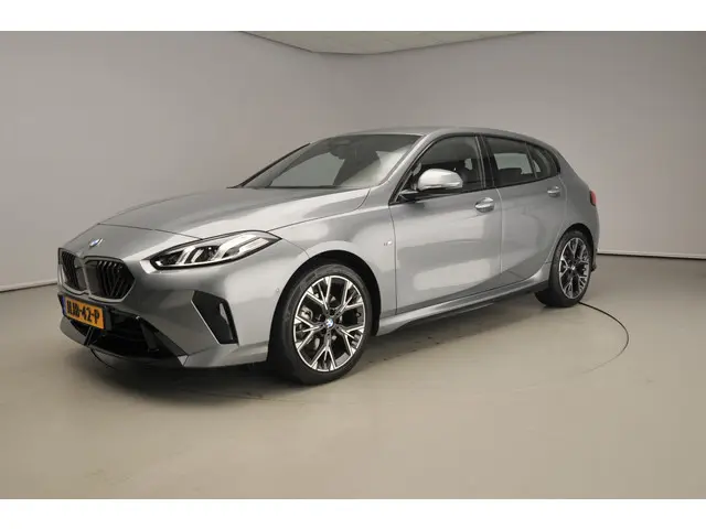 BMW 1 Serie 5-deurs 120 2025 Benzine 37