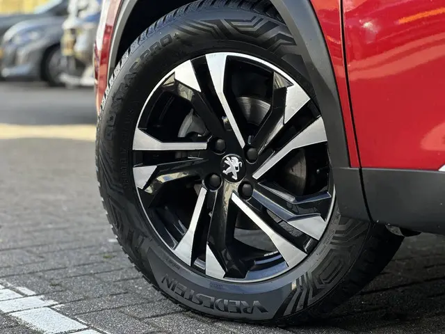 Peugeot 2008 1.2 PureTech 130pk Allure 2021 Benzine 35