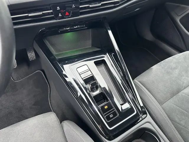 Volkswagen Golf 1.5 eTSI 150PK DSG Style 2023 Benzine 25