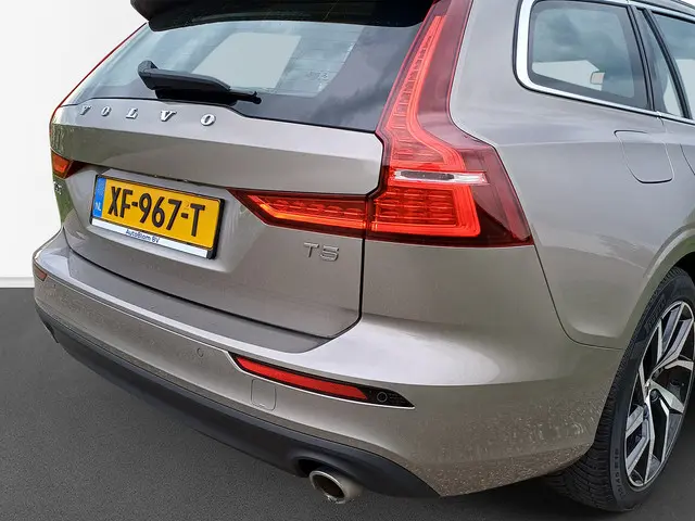 Volvo V60 2.0 T5 Momentum 2018 Benzine 14
