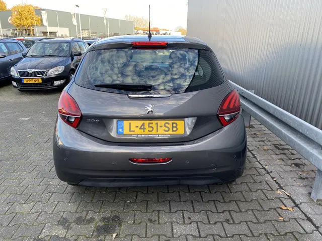 Peugeot 208 1.2 PureTech Blue Lease Active 2018 Benzine 7