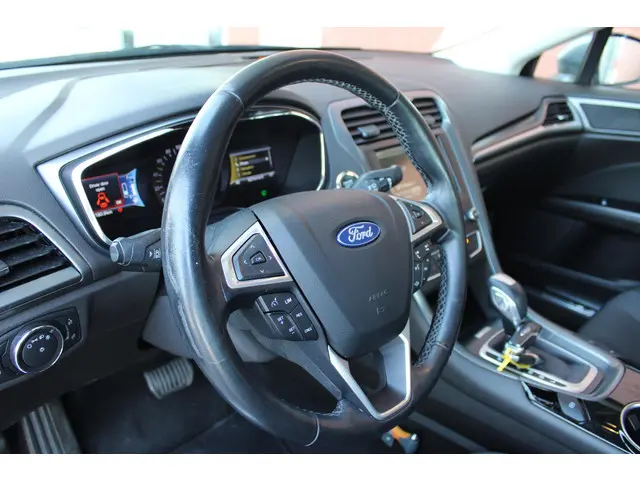 Ford Mondeo 2.0 IVCT HEV Titanium 2016 Hybride Benzine 8