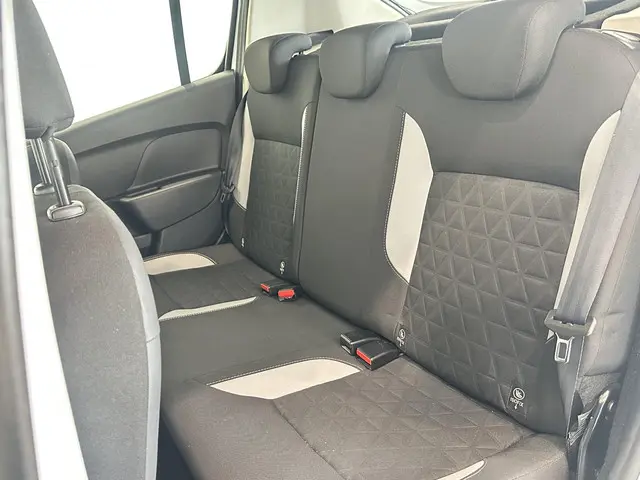 Dacia Sandero Stepway 0.9 TCe 90 Lauréate 2015 Benzine 9