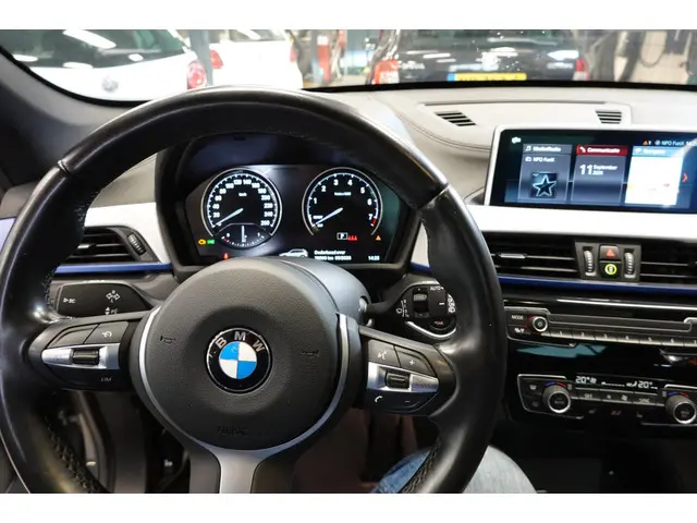 BMW X1 SDrive18i High ExecutiveM-Sport 2021 Benzine 18