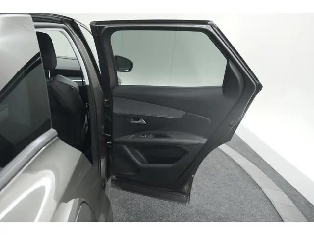 Peugeot 3008 PureTech 130 EAT6 Allure 2017 Benzine 65