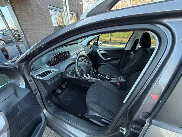 Peugeot 2008 1.2 PureTech Active 2015 Benzine 19