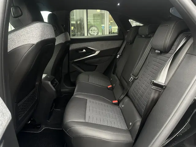 Peugeot 3008 1.2 Hybrid 145 GT 2026 Hybride Benzine 11