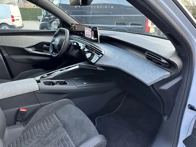 Peugeot 3008 1.2 Hybrid 145 PK GT 2025 Hybride Benzine 39