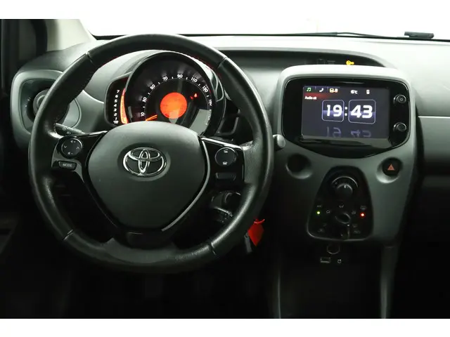 Toyota Aygo 1.0 VVT-i x-play 2019 Benzine 55