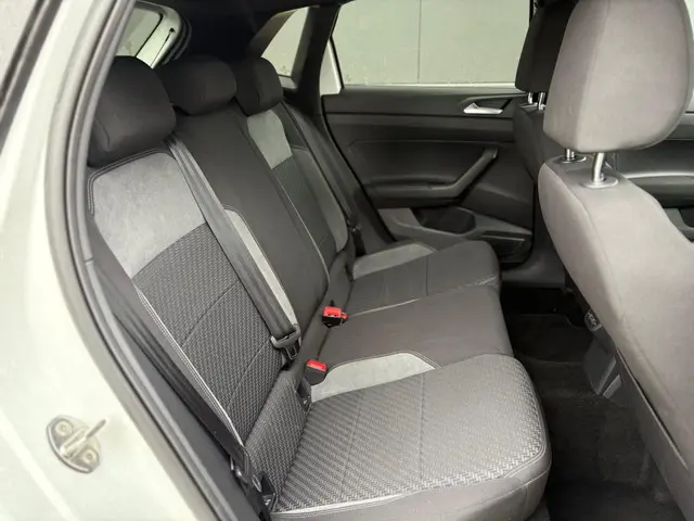 Volkswagen Polo 1.0 TSI Highline Business R 2019 Benzine 12