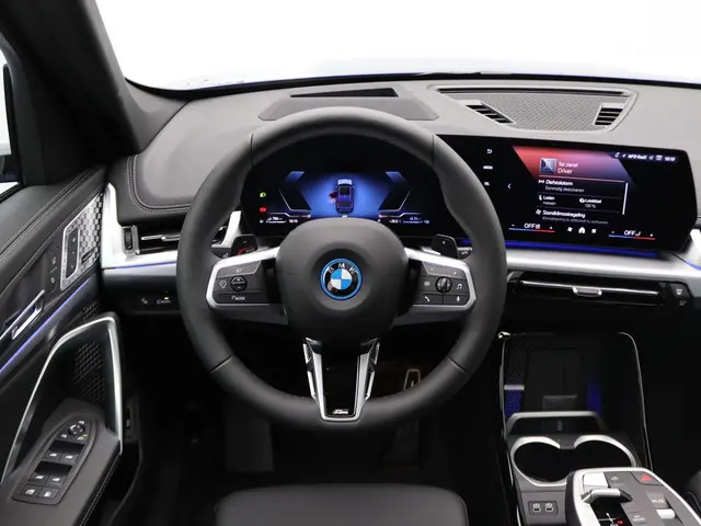 BMW X1 xDrive25e 2025 Hybride Benzine 24