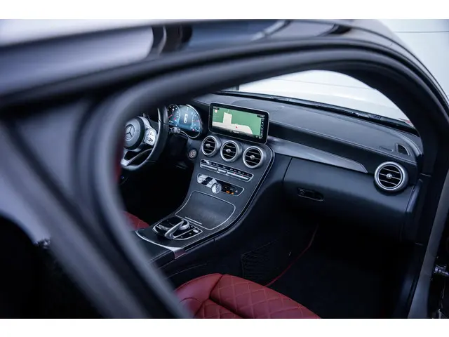 Mercedes-Benz C-Klasse Coupé 300 AMG 2019 Benzine 46