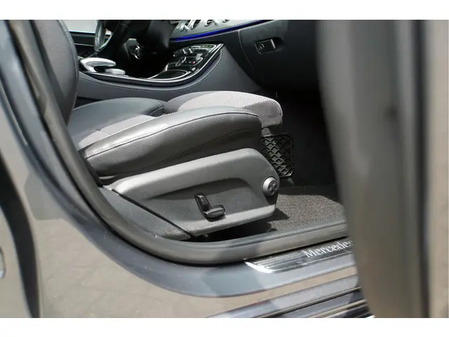 Mercedes-Benz E-Klasse E 250 Ambition 2016 Benzine 12