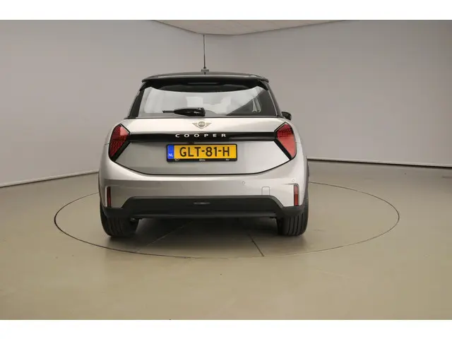 MINI 3-Deurs Cooper C 2024 Benzine 3