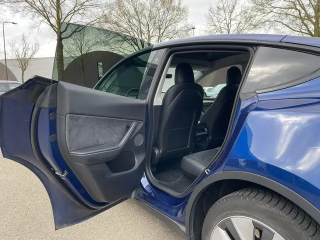 Tesla Model Y Long Range AWD 75 kWh 2022 Elektrisch 10