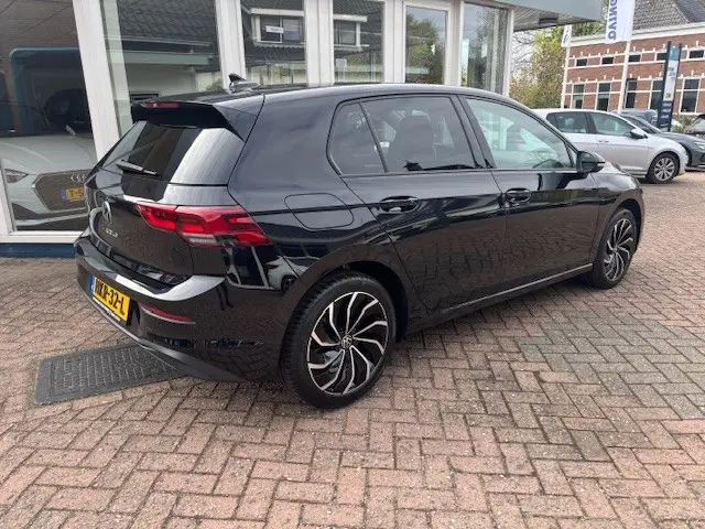 Volkswagen Golf 1.0 TSI 110pk Life Business 2023 Benzine 3