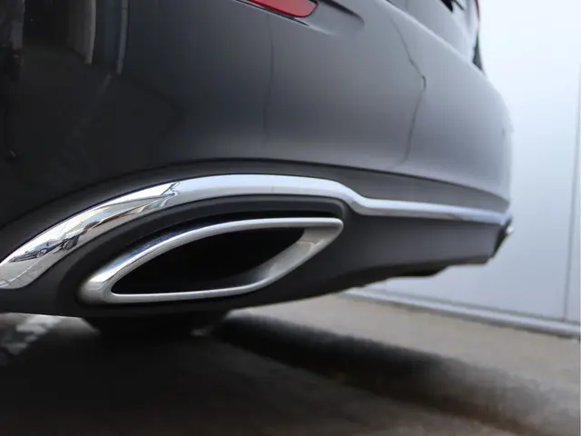 Mercedes-Benz E-Klasse 200 Luxury 2022 Hybride Benzine 18
