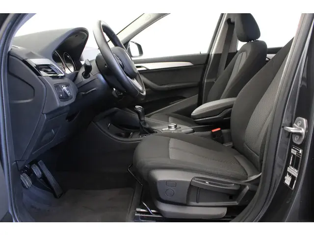 BMW X1 sDrive18i Business Edition 2022 Benzine 11