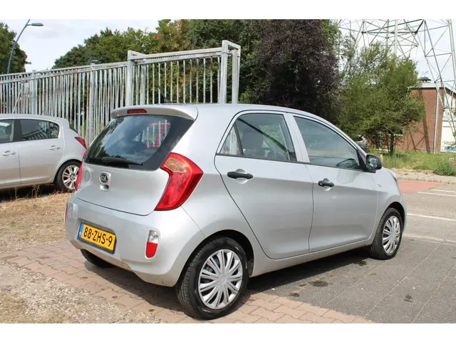 Kia Picanto 1.0 CVVT 2012 Benzine 4