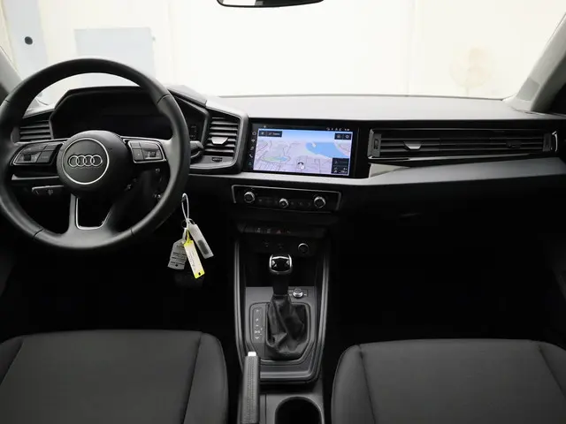 Audi A1 Sportback 35 TFSI/150PK S Line 2021 Benzine 4