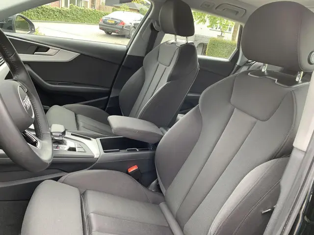Audi A4 Avant 40 TFSI Business Edition 2020 Benzine 12