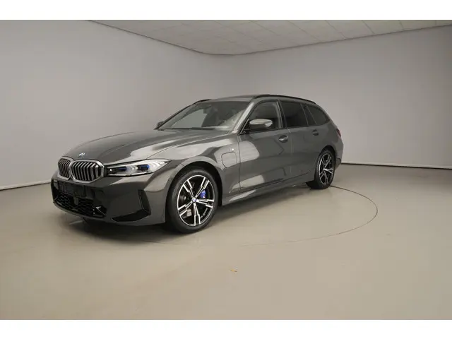 BMW 3 Serie Touring 330e 2024 Hybride Benzine 7
