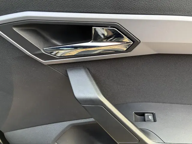 SEAT Arona 1.5 TSI EVO FR Business Intense 2019 Benzine 18