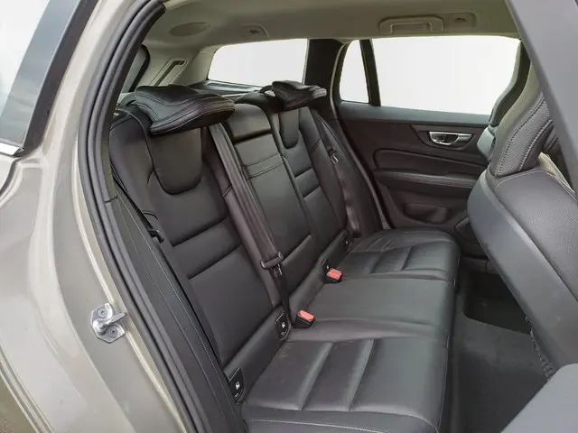 Volvo V60 2.0 T5 Momentum 2018 Benzine 29