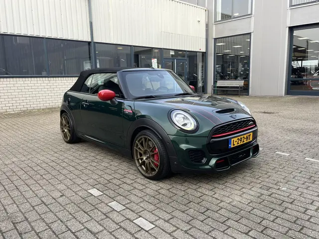MINI Cooper Cabrio 2.0 John Works Chili 2017 Benzine 80