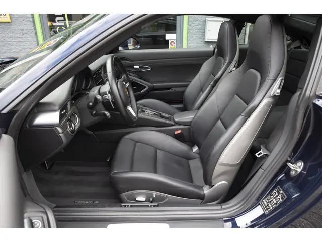 Porsche 911 3.0 Carrera 2018 Benzine 12