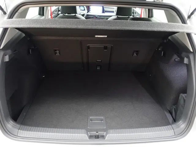 Volkswagen Golf 1.5 eTSI R Line Aut- 2020 Hybride Benzine 33