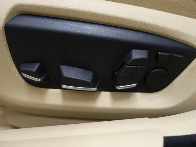 BMW 5 Serie 528i High Executive Iuxury Aut- 2014 Benzine 40