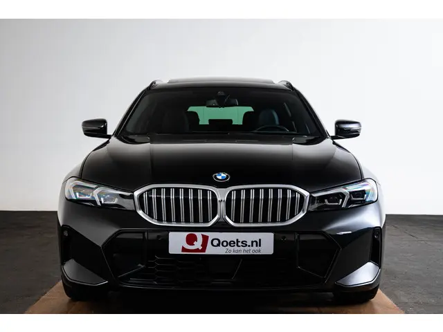 BMW 3 Serie Touring 330i 2023 Benzine 10