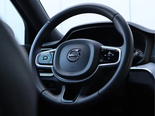 Volvo V60 2.0 B3 R-Design 2021 Benzine 30