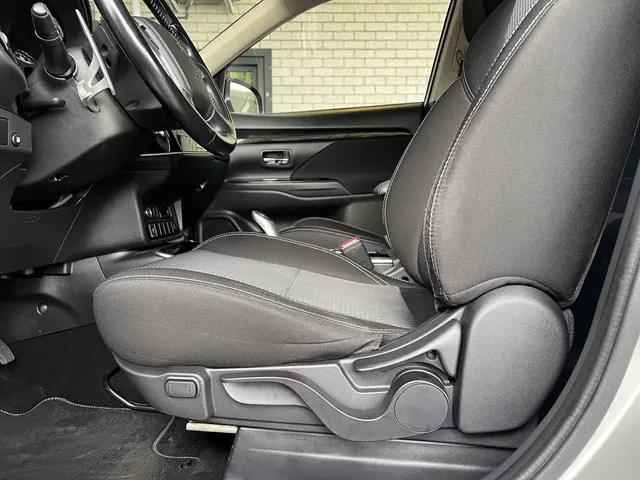 Mitsubishi Outlander 2.4 PHEV Pure+ 2020 Hybride Benzine 27